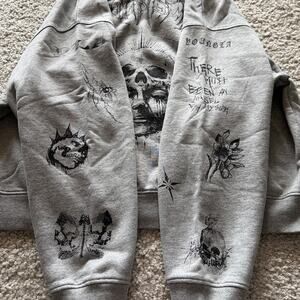 Men's Graphic Crewneck Sweatshirt - Gray Skull & Tattoo Prints